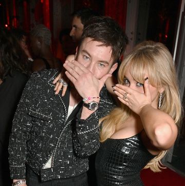 beverly hills, california march 10 exclusive access, special rates apply l r barry keoghan and sabrina carpenter attend the 2024 vanity fair oscar party hosted by radhika jones at wallis annenberg center for the performing arts on march 10, 2024 in beverly hills, california photo by dave benettvf24wireimage for vanity fair