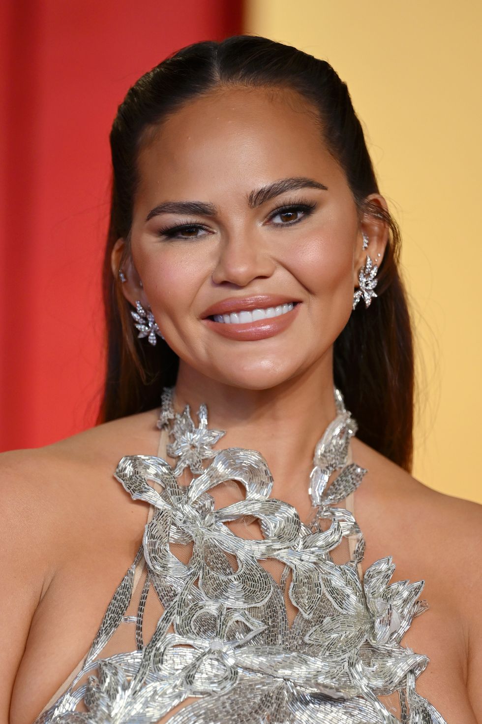 beverly hills, california march 10 chrissy teigen attends the 2024 vanity fair oscar party hosted by radhika jones at wallis annenberg center for the performing arts on march 10, 2024 in beverly hills, california photo by karwai tangwireimage