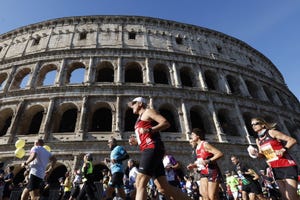 rome, italy march 17 participants make their way past the ancient colosseum during the run rome the marathon in rome, italy, on march 17, 2024 photo by riccardo de lucaanadolu via getty images