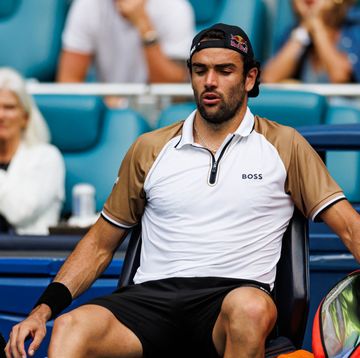 miami gardens, florida march 20 matteo berrettini of italy nearly collapses on court during his match against andy murray of great britain in the first round of the miami open at the hard rock stadium on march 20, 2024 in miami gardens, florida photo by freytpngetty images