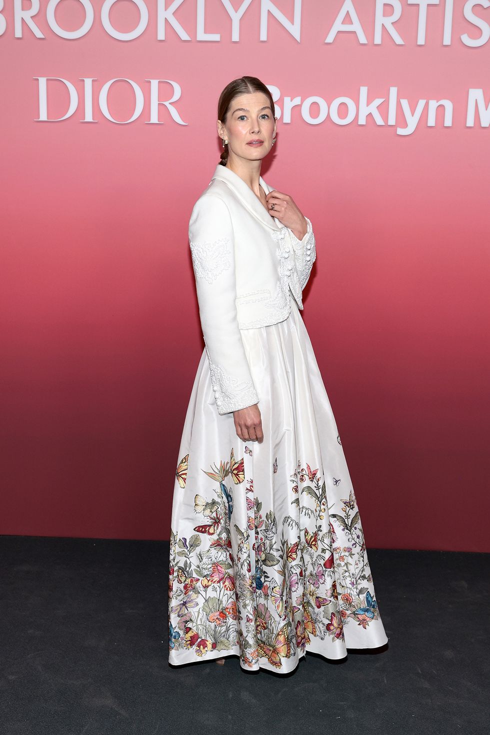 brooklyn, new york april 09 rosamund pike attends the 2024 brooklyn artists ball made possible by dior at brooklyn museum on april 09, 2024 in brooklyn, new york photo by dimitrios kambourisgetty images for dior