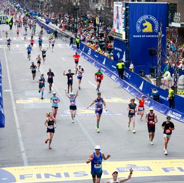 128th Boston Marathon boston, massachusetts april 15: former boston bruins nhl player zdeno chara (center #3333) looks on before he crosses the finish line of the 128th boston marathon on april 15, 2024 in boston, massachusetts. (photo by omar rawlings/getty images)