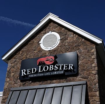 rohnert park, california april 17 a sign is posted on the exterior of a red lobster restaurant on april 17, 2024 in rohnert park, california red lobster is considering filing for chapter 11 bankruptcy to address rising labor costs and in hopes of renegotiating property leases and long term contracts photo by justin sullivangetty images