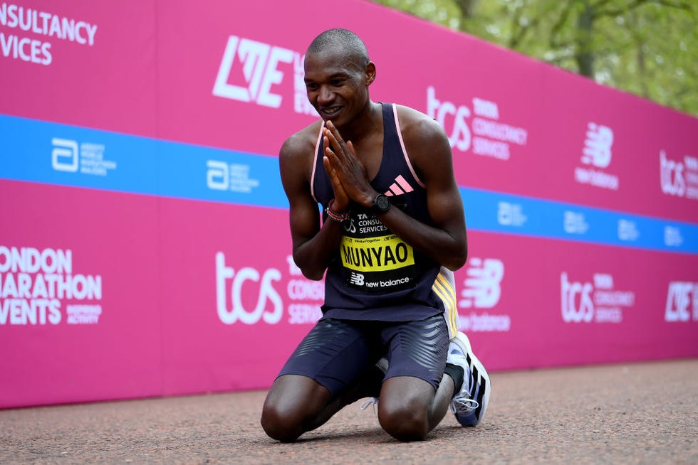 london, england april 21 alexander mutiso munyao of kenya celebrates after winning the mens elite race during the 2024 tcs london marathon on april 21, 2024 in london, england photo by alex davidsongetty images