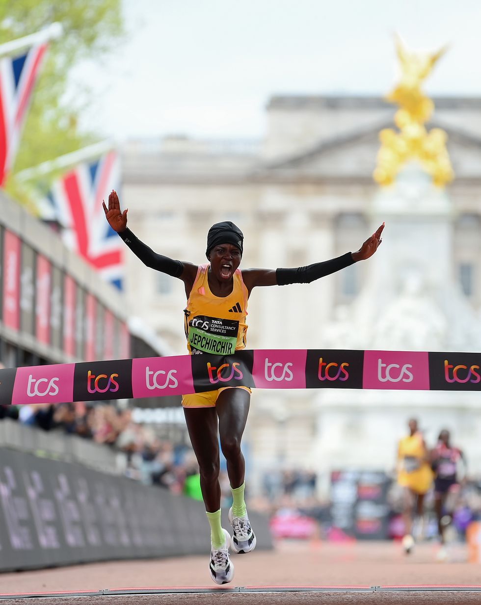 london, england april 21 peres jepchirchir of kenya celebrates after winning the womens elite race and setting a new world record during the 2024 tcs london marathon at on april 21, 2024 in london, england photo by alex davidsongetty images