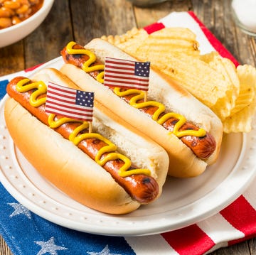 Patriotic American Memorial Day Hot Dogs patriotic american memorial day hot dogs with potato chips