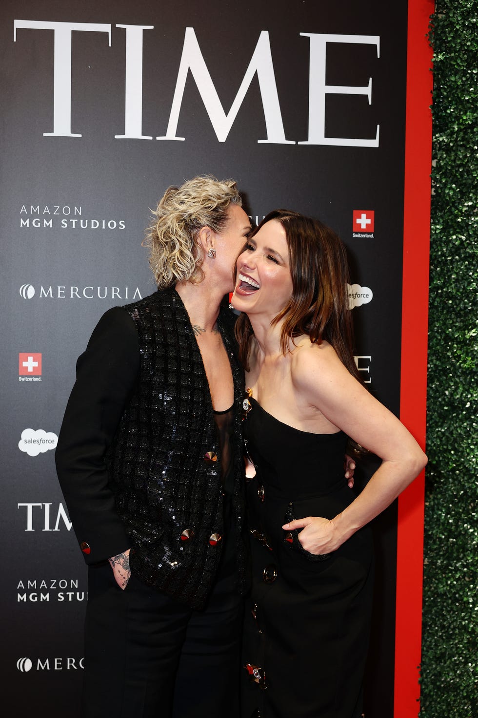 Sophia Bush and Girlfriend Ashlyn Harris Make Their Red-Carpet Debut in ...