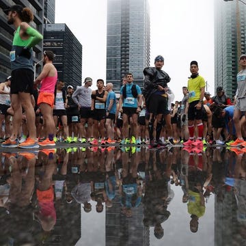 The Toronto Marathon sees tens of thousands of runners snake through the city Sunday competing in the marathon, half-marathon, 10K, and 5K distances. ansia pre gara, runner