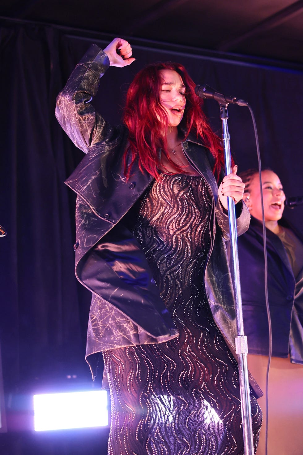 new york, new york may 05 dua lipa performs in times square at surprise pop up for her new album on may 05, 2024 in new york city pH๏τo by theo wargogetty images