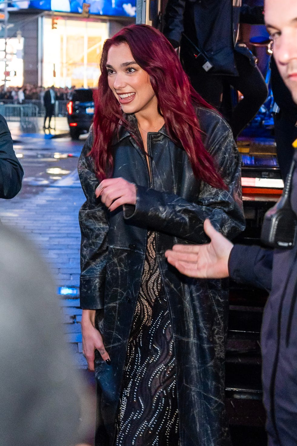 new york, new york may 05 dua lipa performs during a surprise pop up for her new album radical optimism in times square on may 05, 2024 in new york city pH๏τo by gothamwireimage