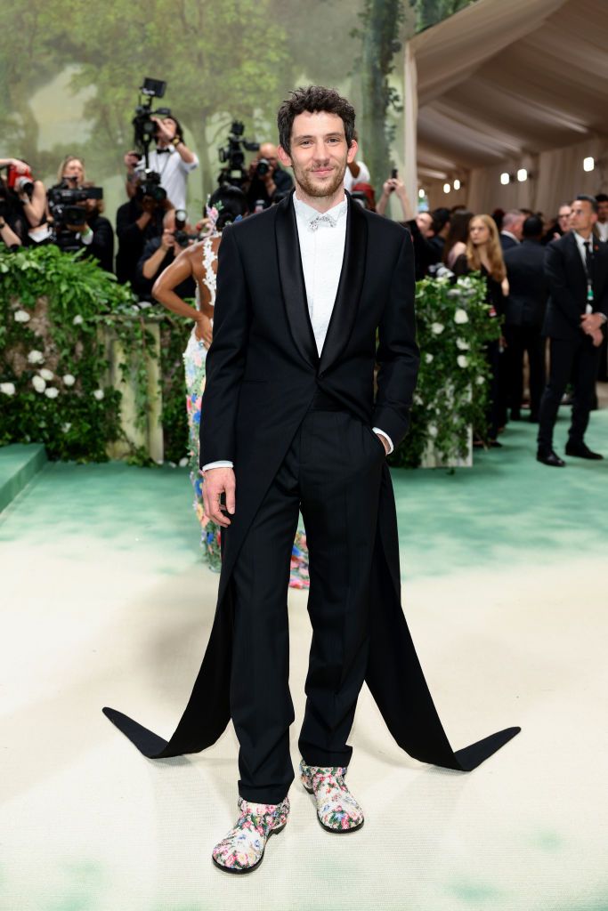 new york, new york may 06 josh oconnor attends the 2024 met gala celebrating sleeping beauties reawakening fashion at the metropolitan museum of art on may 06, 2024 in new york city photo by dimitrios kambourisgetty images for the met museumvogue