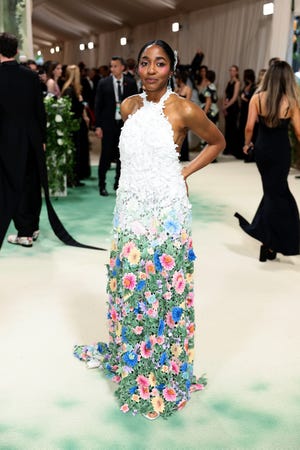 new york, new york may 06 ayo edebiri attends the 2024 met gala celebrating sleeping beauties reawakening fashion at the metropolitan museum of art on may 06, 2024 in new york city photo by dimitrios kambourisgetty images for the met museumvogue