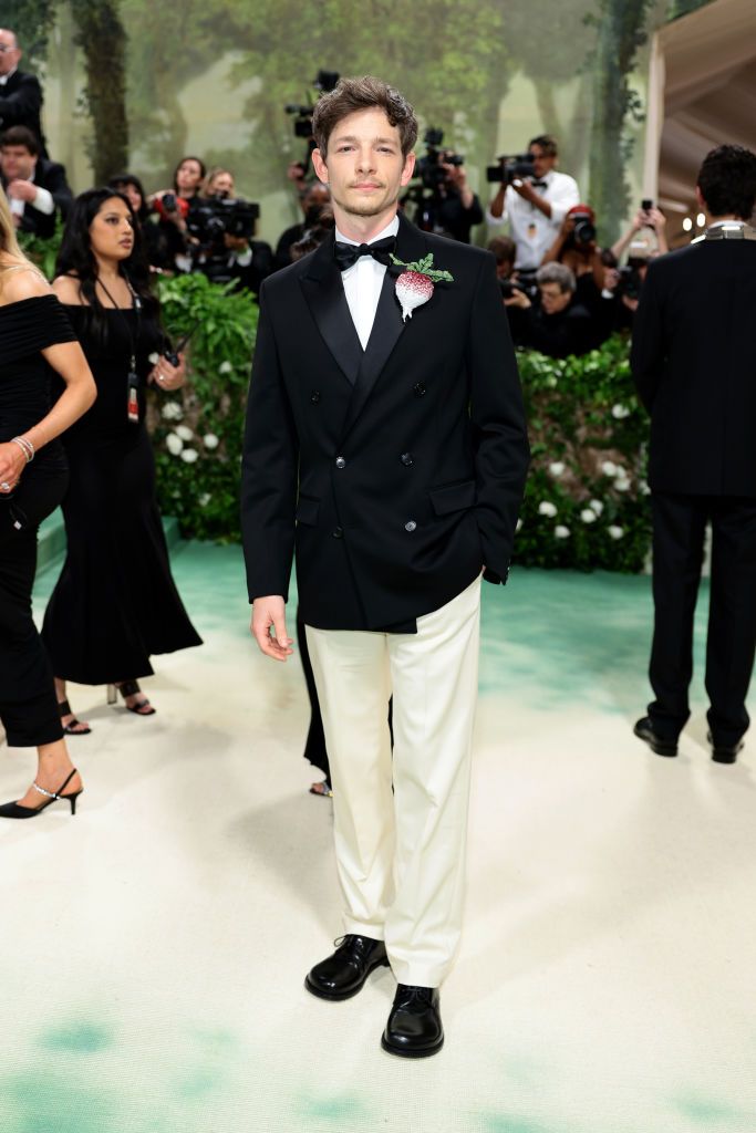 new york, new york may 06 mike faist attends the 2024 met gala celebrating sleeping beauties reawakening fashion at the metropolitan museum of art on may 06, 2024 in new york city photo by dimitrios kambourisgetty images for the met museumvogue