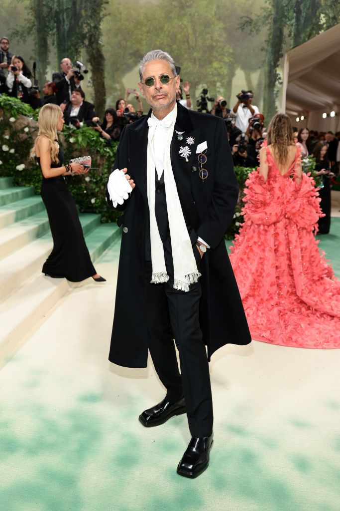 new york, new york may 06 jeff goldblum attends the 2024 met gala celebrating sleeping beauties reawakening fashion at the metropolitan museum of art on may 06, 2024 in new york city photo by dimitrios kambourisgetty images for the met museumvogue