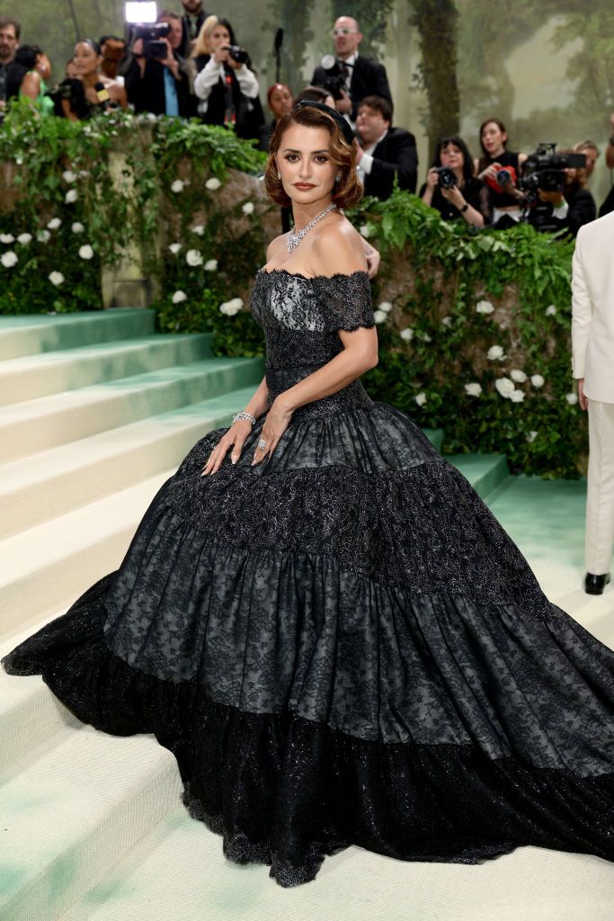 Penélope Cruz Deslumbra En La Met Gala 2024 Con Un 'look' Que Nos ...