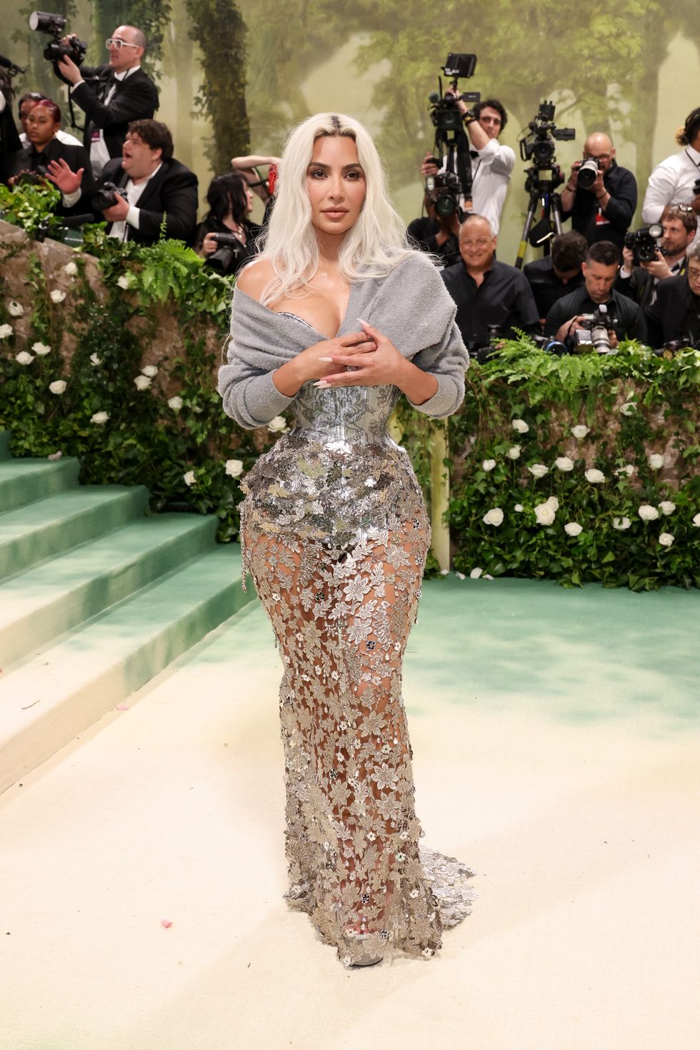 New York, New York 6 mei Kim Kardashian woont het 2024 Met-gala bij ter ere van slapende schoonheden die de mode opnieuw doen ontwaken in het Metropolitan Museum of Art op 6 mei 2024 in New York City, foto door john shearerwireimage