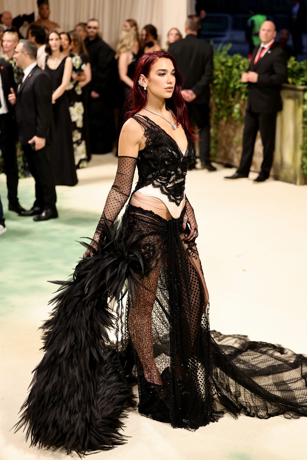 new york, new york may 06 dua lipa attends the 2024 met gala celebrating sleeping beauties reawakening fashion at the metropolitan museum of art on may 06, 2024 in new york city pH๏τo by theo wargogathe hollywood reporter via getty images