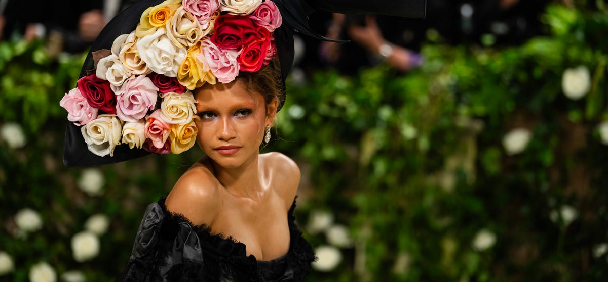 preview voor Zendaya over haar In-N-Out bestelling, laatste show gebinged & styling met Law Roach | Ask Me Anything | ELLE