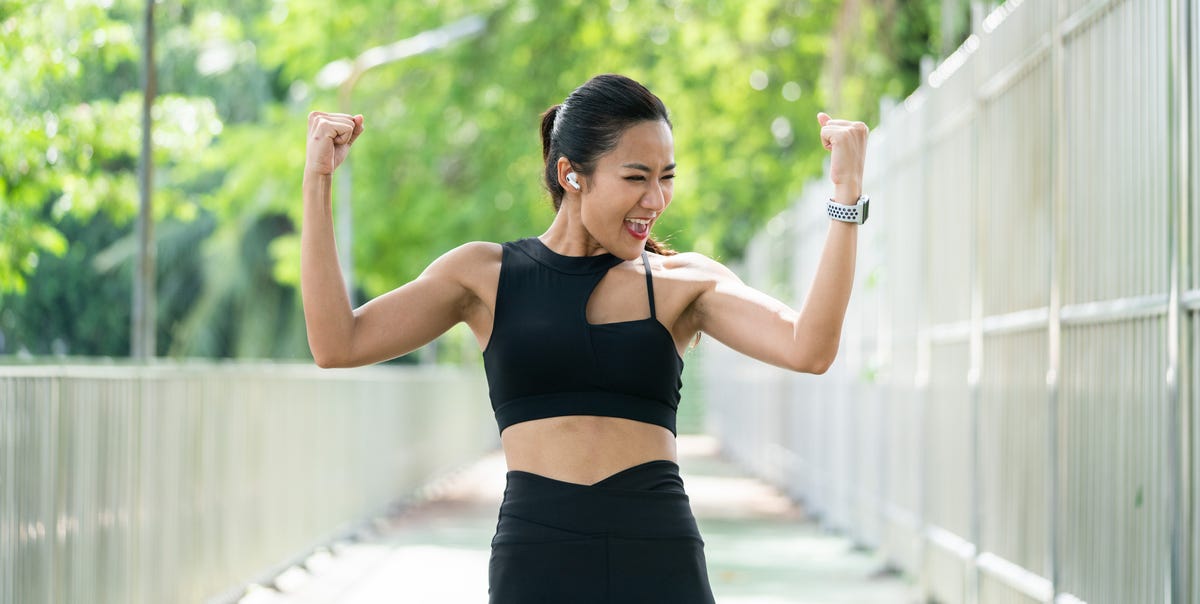 Woman Celebrating Outdoor Workout Success motivazione, corsa, running e motivazione