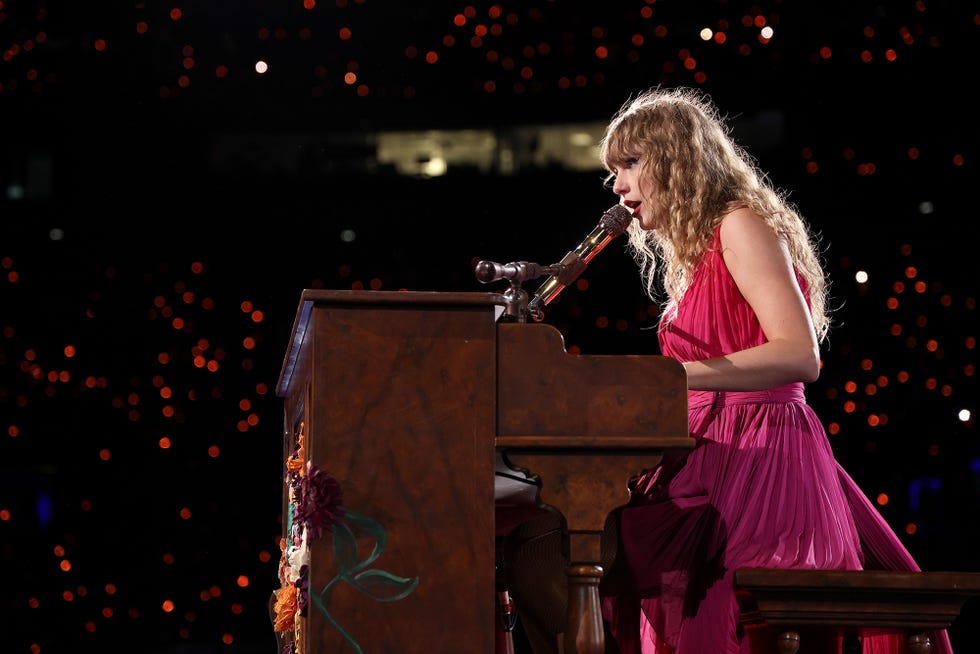 lyon, france june 2 editorial use only no book covers taylor swift performs at groupama stadium in lyon, france on june 2, 2024 photo by john shearertas24getty images for tas rights management 