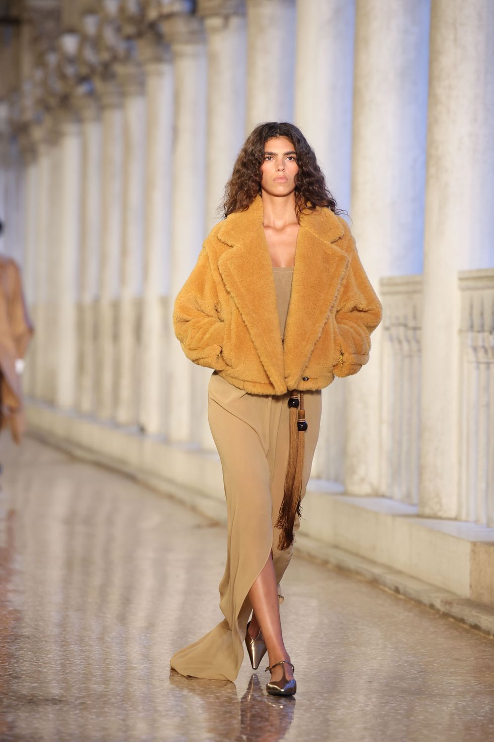 venice, italy june 11 a model walks the runway at the max mara resort 2025 at piazza san marco on june 11, 2024 in venice, italy photo by daniele venturelliwireimage