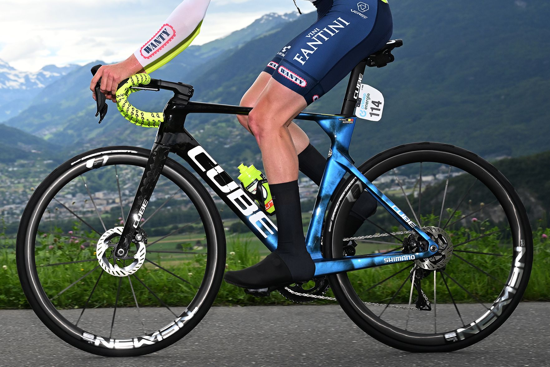 What Bikes Are Racing in the 2024 Tour de France Road Bikes