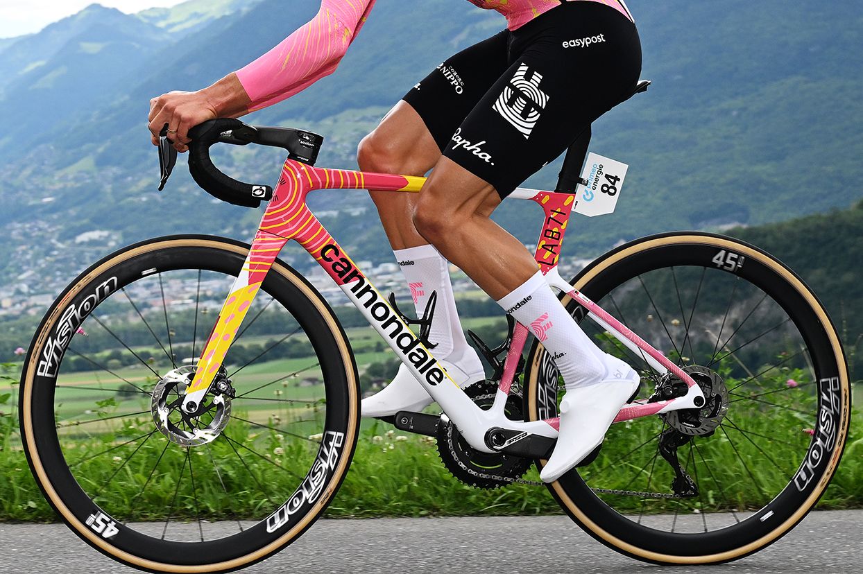 villars sur ollon, switzerland june 16 rui costa of portugal and team ef education easypost sprints during the 87th tour de suisse 2024, stage 8 a 157km individual time trial stage from aigle to villars sur ollon 1249m  uciwt  on june 16, 2024 in villars sur ollon, switzerland photo by tim de waelegetty images