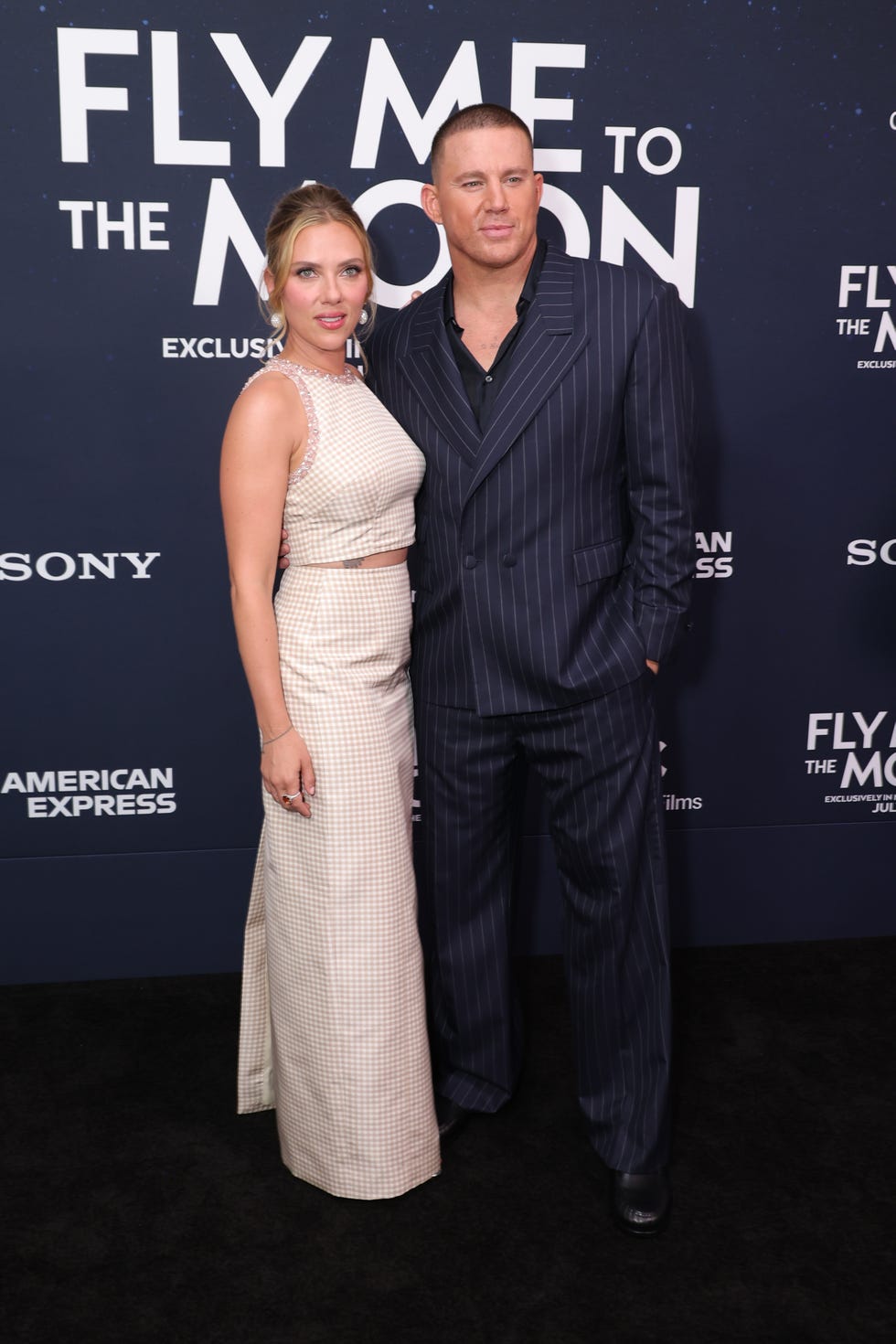 scarlett johansson gingham outfit