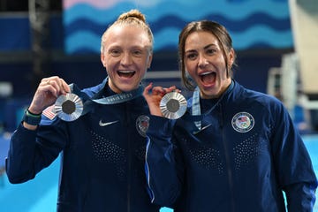 27 july 2024, france, paris olympics, paris 2024, water diving synchronized diving 3 m, women, sarah bacon and kassidy cook from the usa celebrate second place with their silver medal photo sven hoppedpa photo by sven hoppepicture alliance via getty images