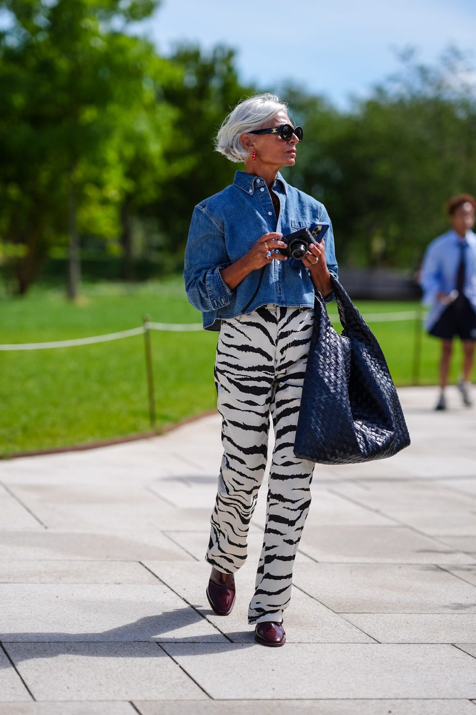 bolsos trenzados tendencia 2025 primavera chicas clasicas