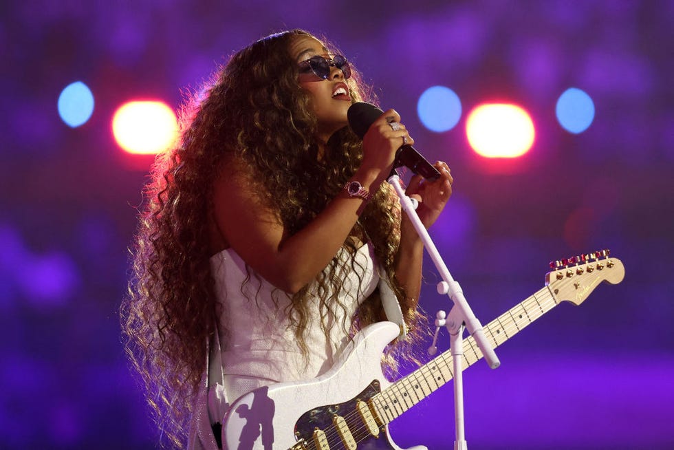 us singer her performs during the closing ceremony of the paris 2024 olympic games at the stade de france, in saint denis, in the outskirts of paris, on august 11, 2024 photo by franck fife  afp photo by franck fifeafp via getty images