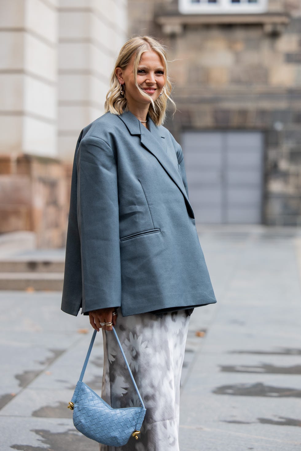 bolsos trenzados tendencia 2025 primavera chicas clasicas