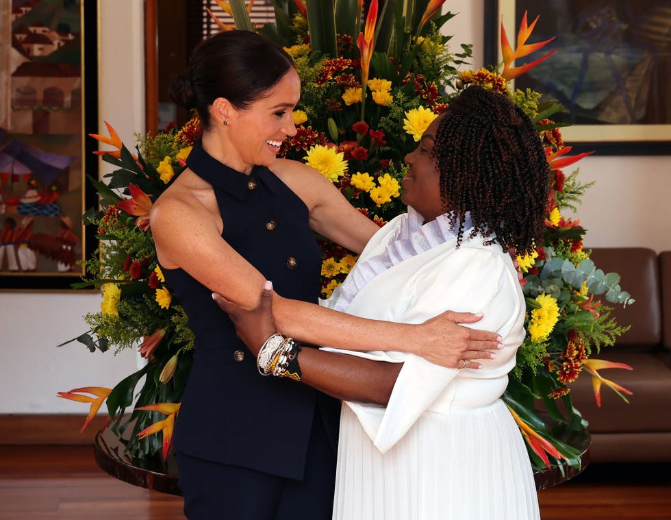 Meghan, duquesa de Sussex, es recibida en Colombia por la vicepresidenta Francia Márquez en su residencia oficial el 15 de agosto de 2024 en Bogotá, Colombia El príncipe Harry, duque de Sussex y Meghan, duquesa de Sussex, se embarcan en una visita de cuatro días a Colombia. por Eric Charbonneau para Archewell vía Getty Images