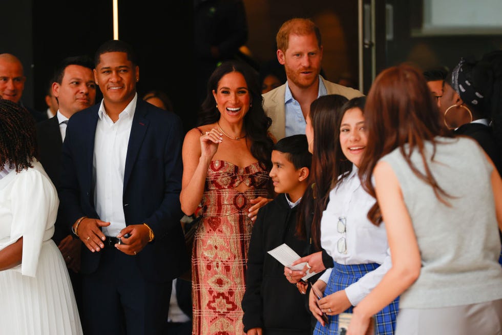 Bogota, Colombia 15 augustus De Britse prins Harry, hertog van Sussex, en de Britse Meghan, hertogin van Sussex, bezoeken op 15 augustus 2024 het Delia Zapata Arts Center in Bogotá, Colombia. Foto: Juancho Torresanadolo via Getty Images