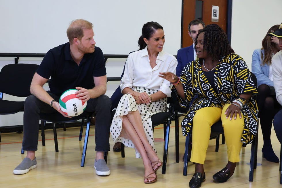 bogota, colombia august 16 prince harry, duke of sussex, meghan, duchess of sussex and vice president of colombia francia marquez are seen at a training session with invictus games team colombia