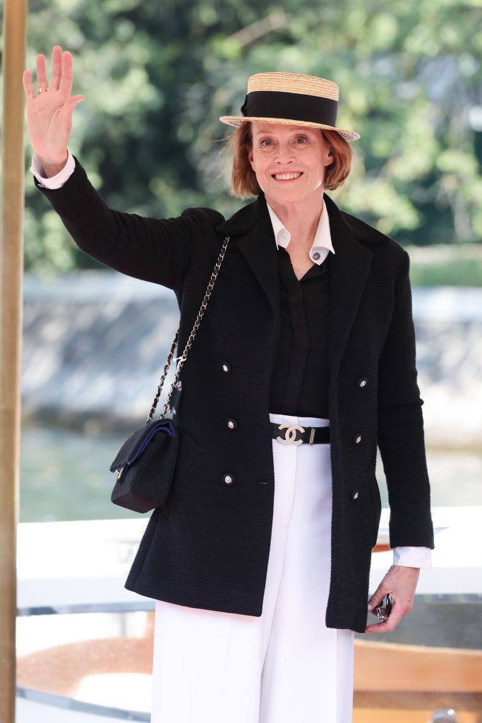venice, italy august 27 sigourney weaver arrives at the excelsior pier ahead of the 81st venice international film festival at excelsior hotel on august 27, 2024 in venice, italy photo by andreas rentzgetty images