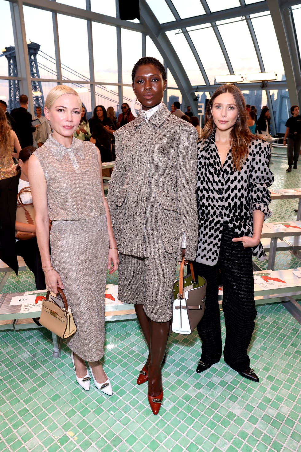 brooklyn, new york september 09 l r michelle williams, jodie turner smith, elizabeth olsen attend tory burch springsummer 2025 during new york fashion week at skylight at the refinery on september 09, 2024 in brooklyn, new york photo by jeff scheargetty images for tory burch