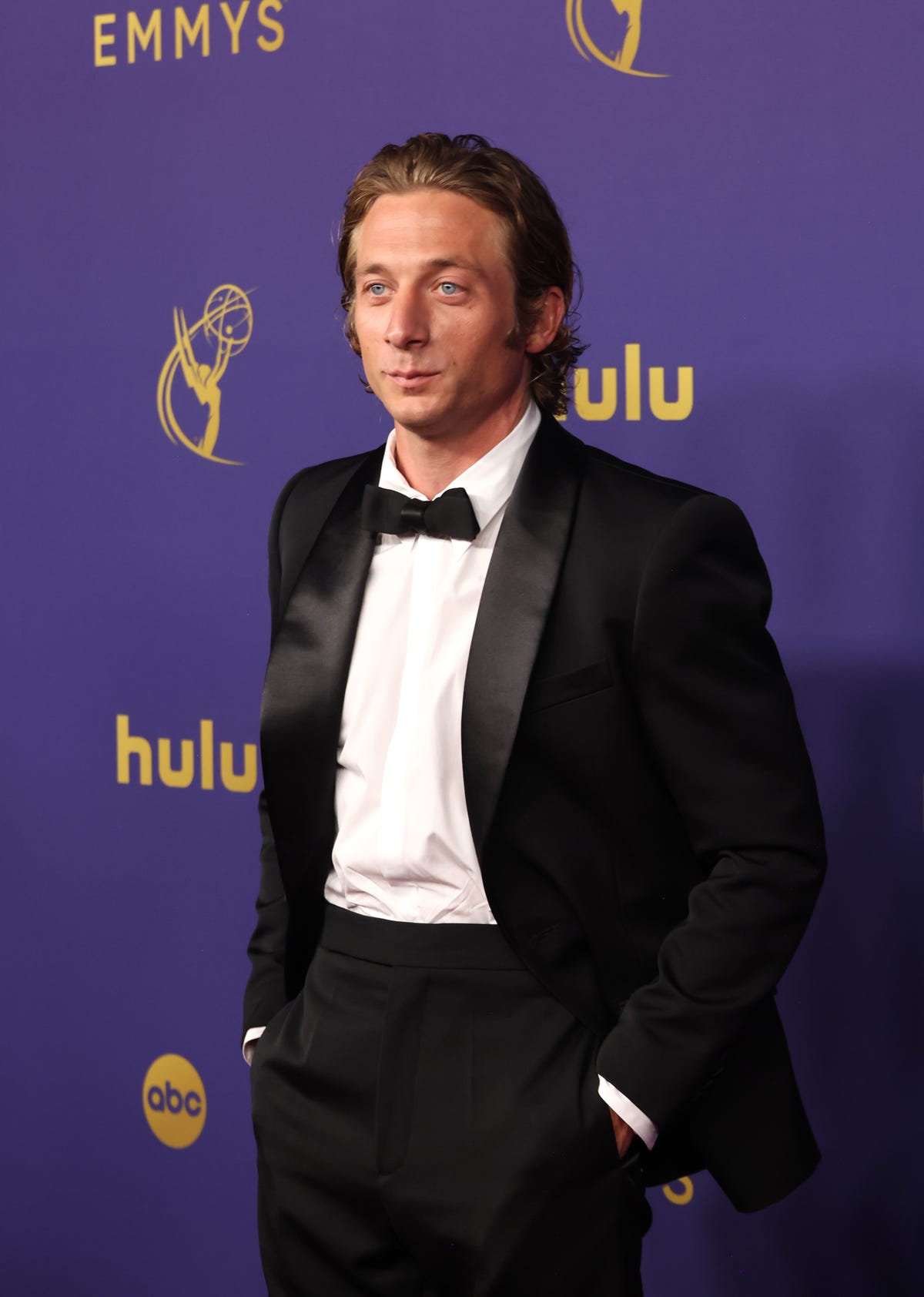 Here Jeremy Allen White looks stunning in a tuxedo at the 2024 Emmys