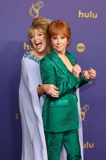 los angeles, california september 15 l r melissa peterman and reba mcentire attend the 76th primetime emmy awards at peacock theater on september 15, 2024 in los angeles, california photo by kevin mazurgetty images