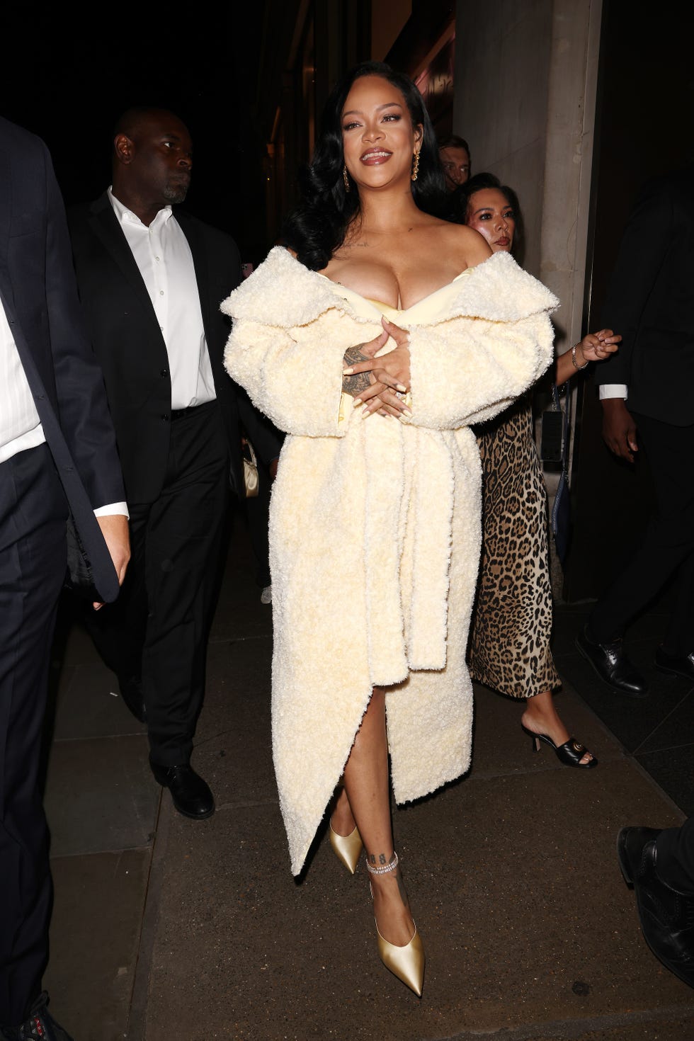 rihanna walks on sidewalk