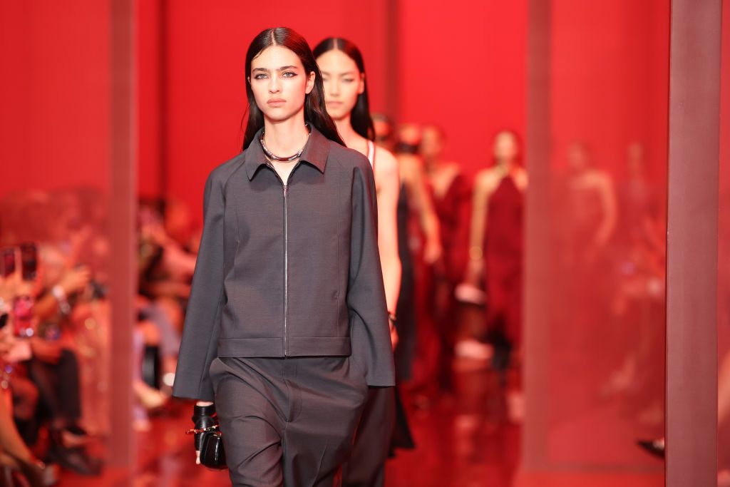 【関税・送料込】Gucci 23-24AW新作!Runway!入手難!デニムトップ 細部に神が宿る「グッチ」のワードローブ。日常着を極限まで