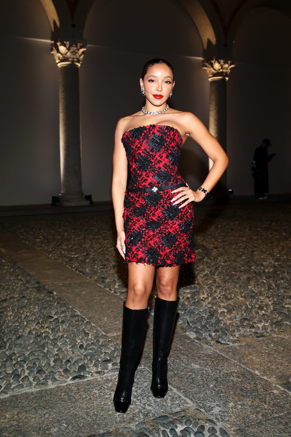 milan, italy september 20 tinashe attends the versace fashion show during the milan womenswear springsummer 2025 on september 20, 2024 in milan, italy photo by daniele venturelliwireimage