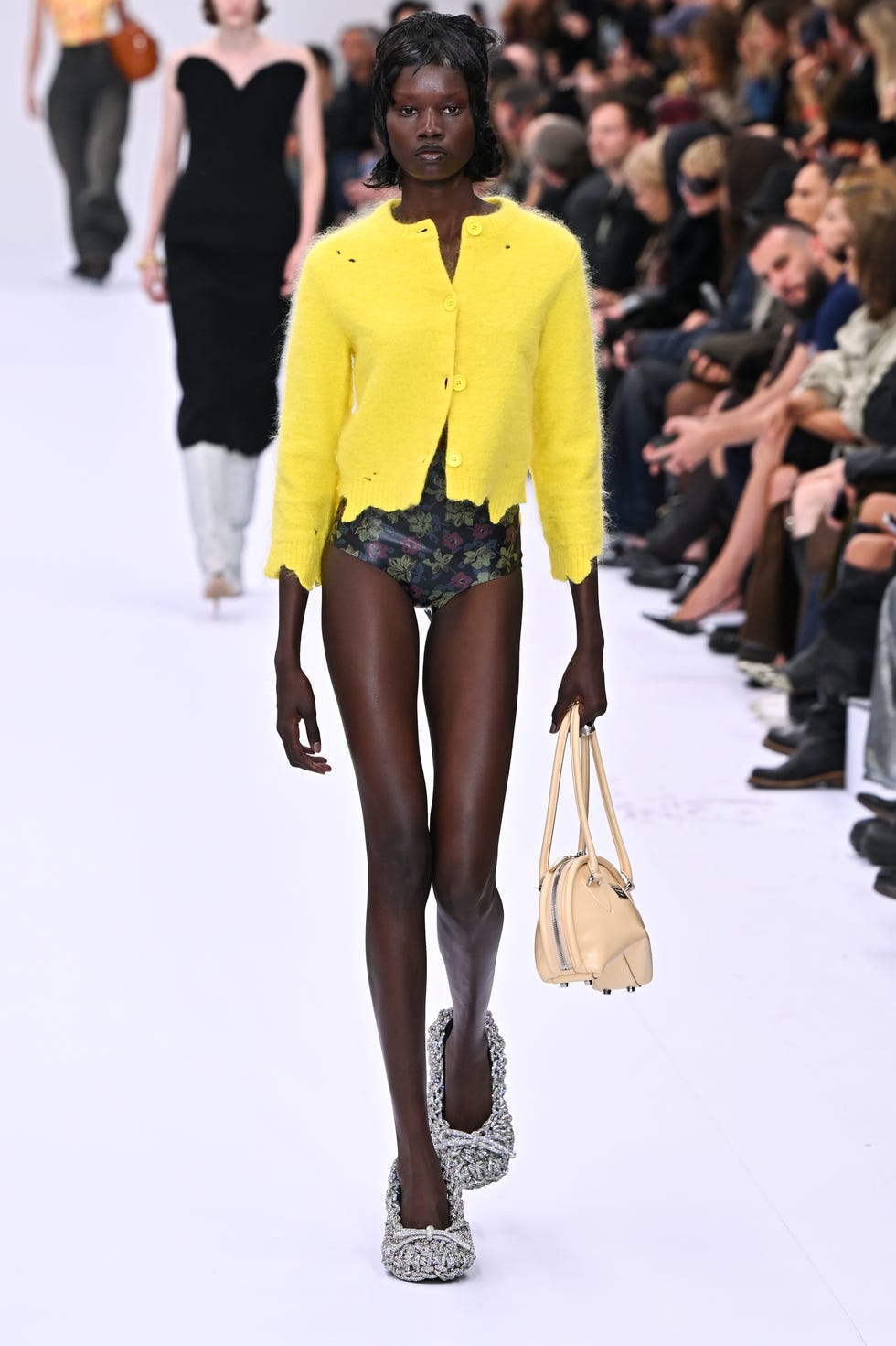 PARIS, FRANCE, SEPTEMBER 25 - Editorial use only for non-editorial use, please seek fashion house approval On September 25, 2024, in Paris, France, as part of Paris Fashion Week, Acne Studios women's wear A model walks the runway during the Spring/Summer 2025 show. Photo by Stefan Cardinale Corbis Corbis via Getty Images