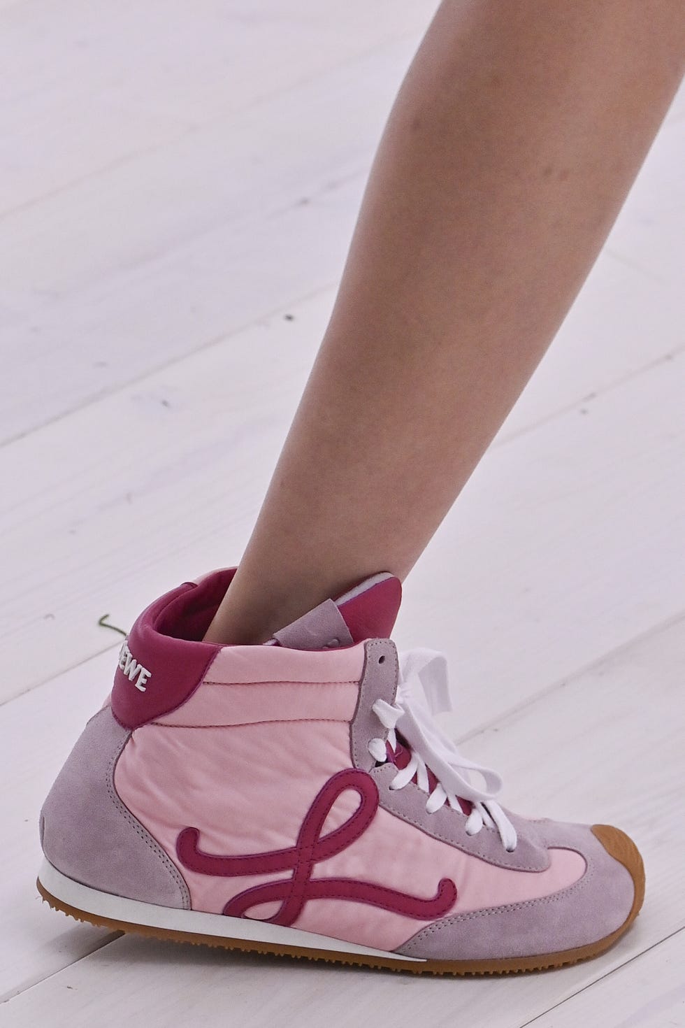 paris, france september 27 a model walks the runway during the loewe ready to wear springsummer 2025 fashion show as part of the paris fashion week on september 27, 2024 in paris, france photo by victor virgilegamma rapho via getty images