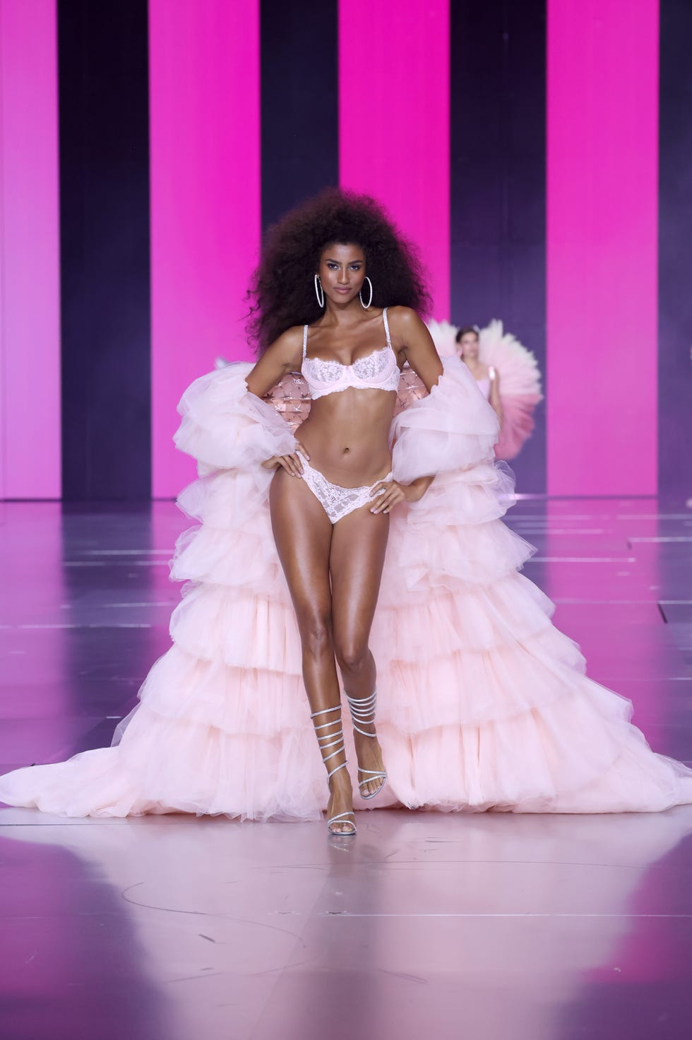 Victoria Secret Fashion Show 2024 - Figure 4