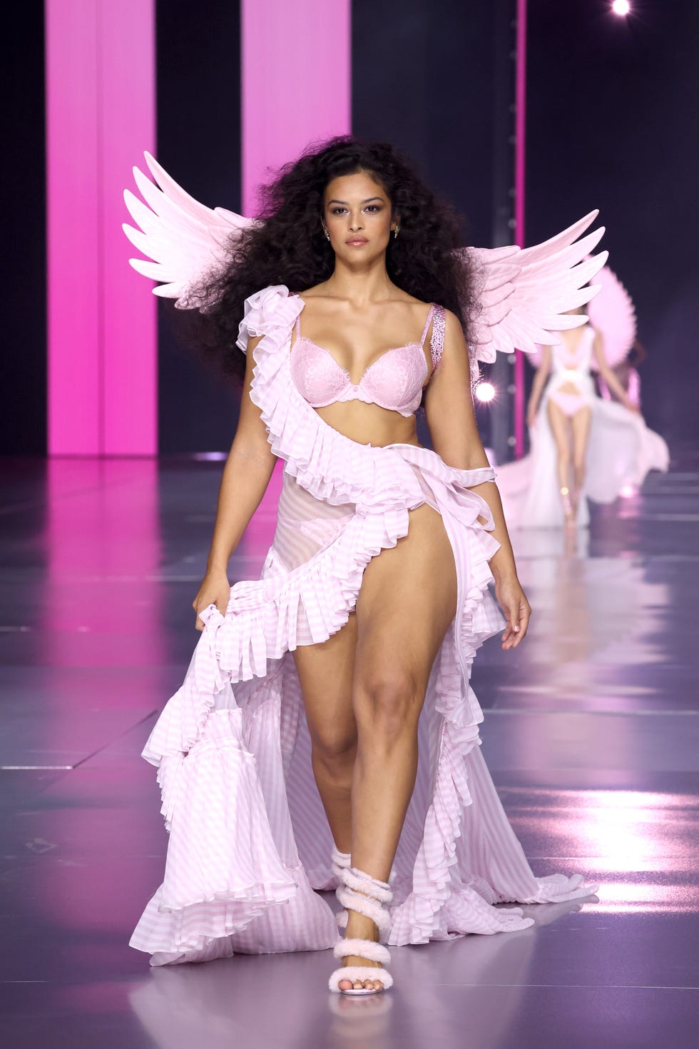 Victoria Secret Fashion Show 2024 - Figure 7