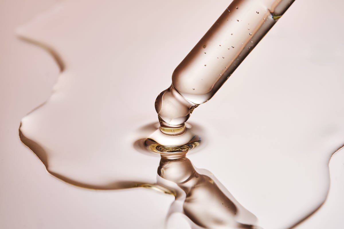 Exactly How To Use Niacinamide, According To Dermatologists