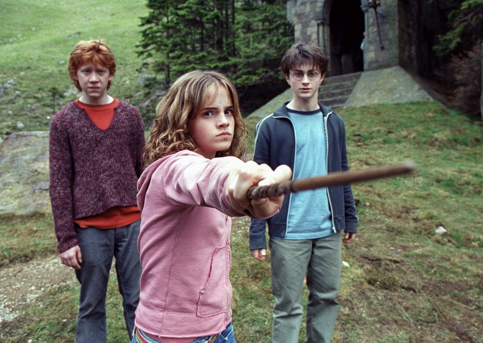 actor, rupert grint (l) emma watson (m) and daniel radcliffe (r) on the set of the film 'harry potter and the prisoner of azkaban', london, england, 2003 (photo by murray close/ getty images)