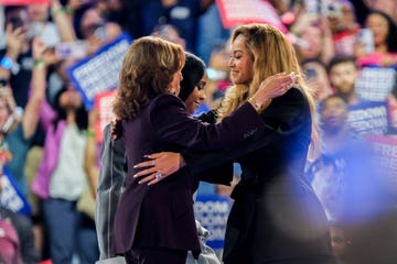 us vice president kamala harris greets singers beyonce knowles carter and kelly rowland