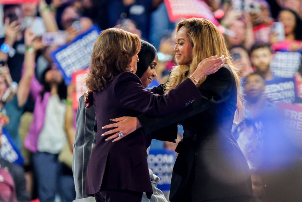 U.S. Vice President Kamala greets singer Beyoncé Knowles Carter (right) and musician Kelly Rowland (center) during an election event at Shell Energy Stadium on Friday, October 25, 2024 in Houston, Texas, USA.・Harris (left).